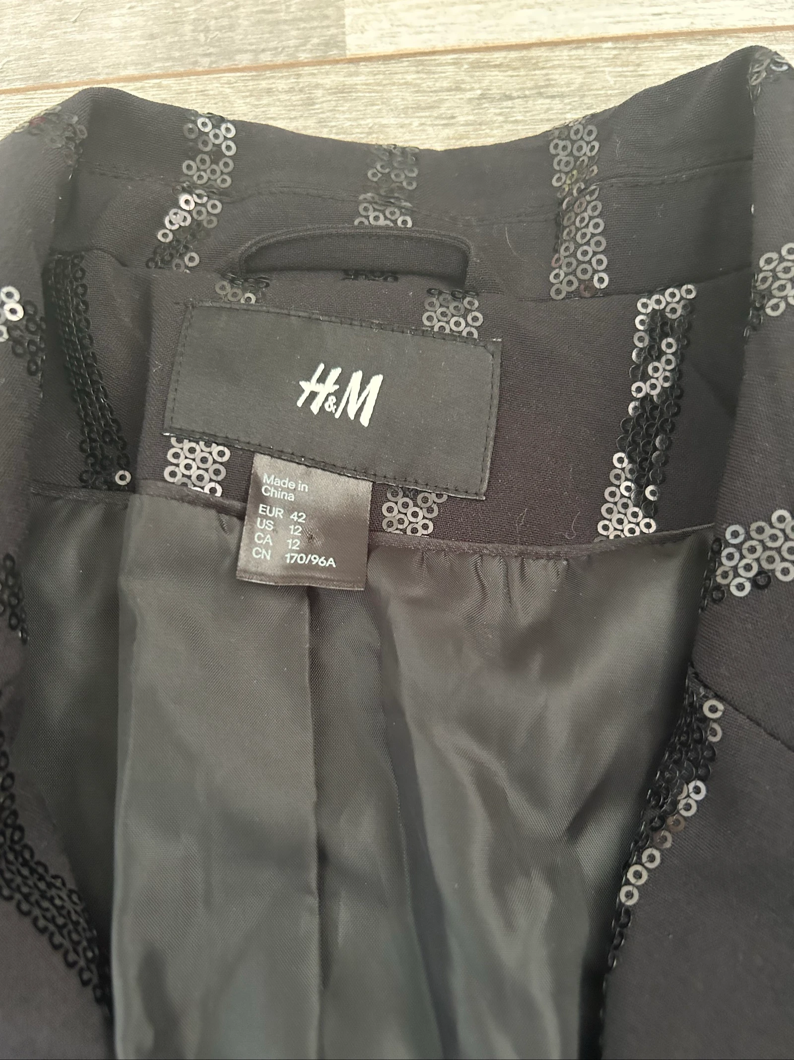 H&M Blazer Negro con Mangas Abullonadas y Lentejuelas, Rayas Delgadas – Talla 42 que Queda como S / M – photo 6